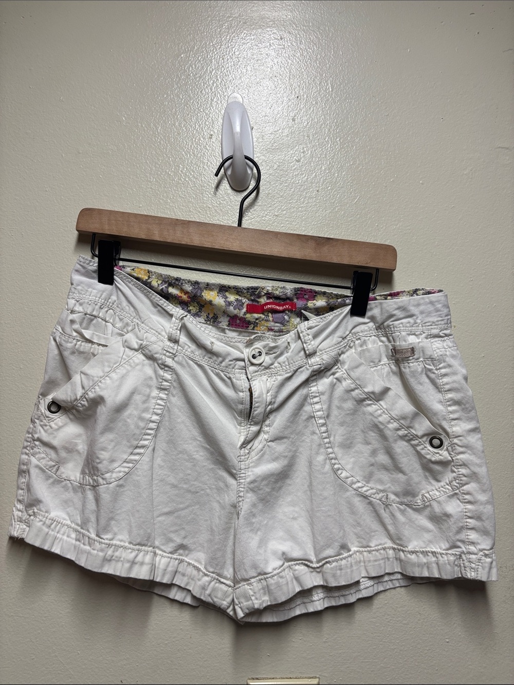 Unionbay Y2K White Cargo Lowrise Shorts Size 13
